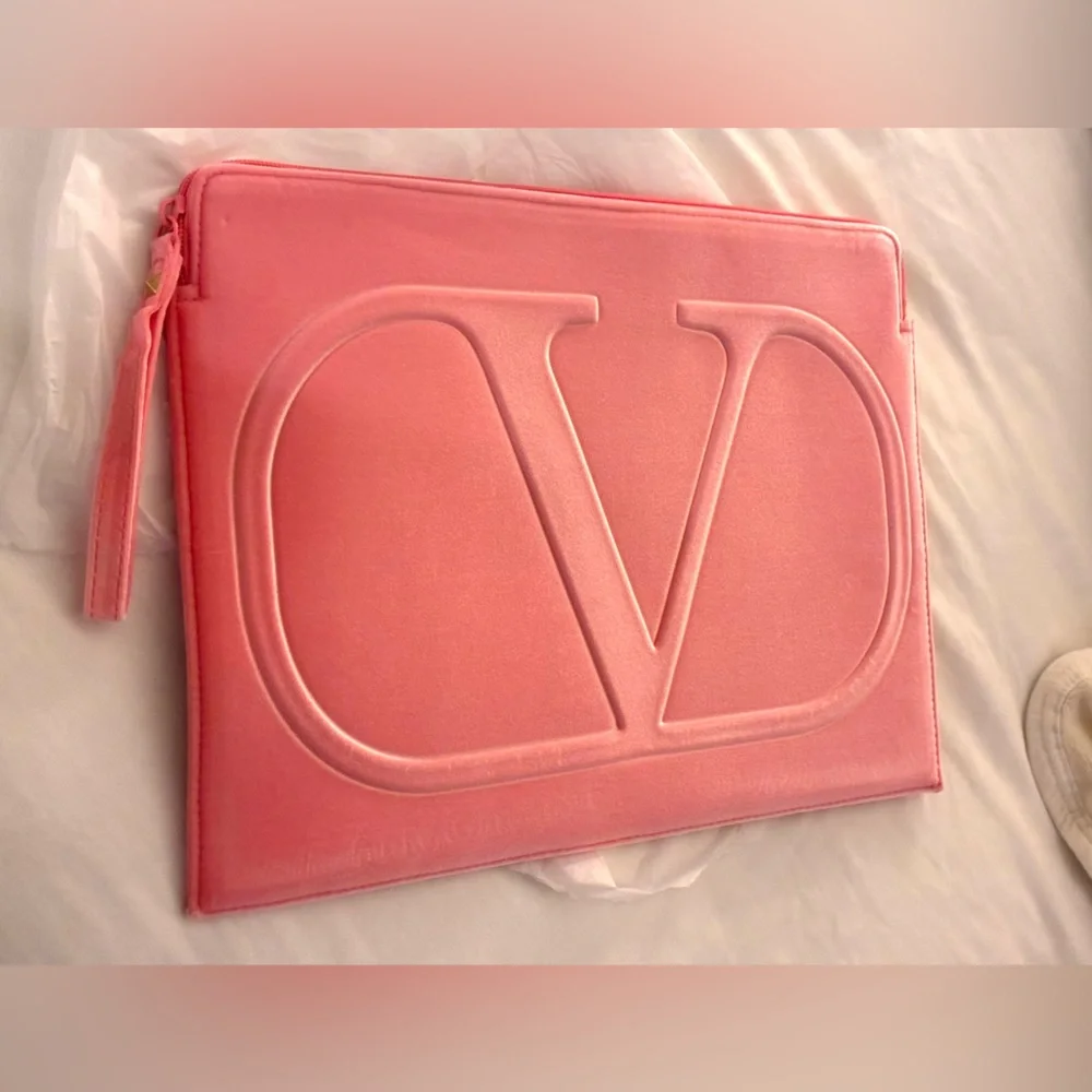 Brand New!Rare Valentino Soft Pink Embossed V Logo Large Laptop Bag